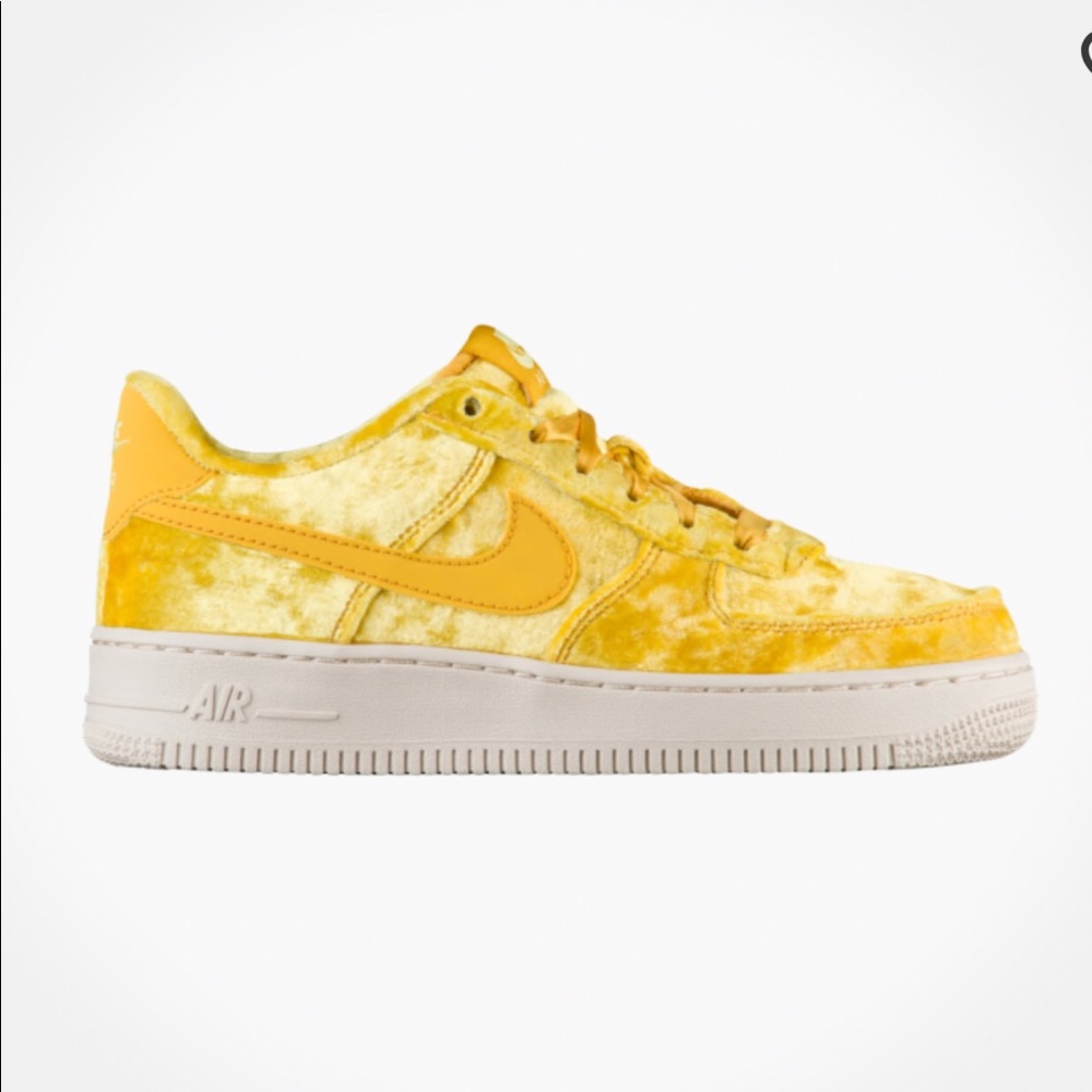 Velvet yellow Air Force 1 perfect condition !!!